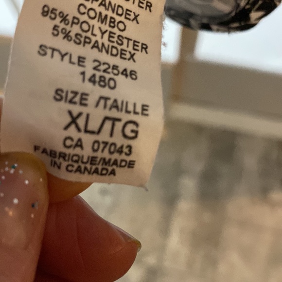 Patterned blouse with attached tie - Picture 3 of 3